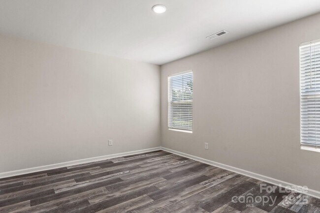 Building Photo - 117 Dogwood Vlg Trl