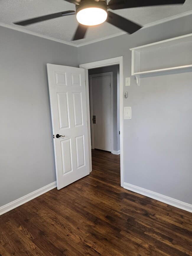 Building Photo - 204 S Robbins Ct