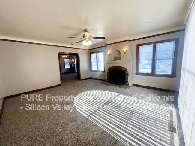 Building Photo - 717 E Lake Ave