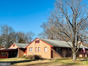 Building Photo - 3900 Laurel Rd