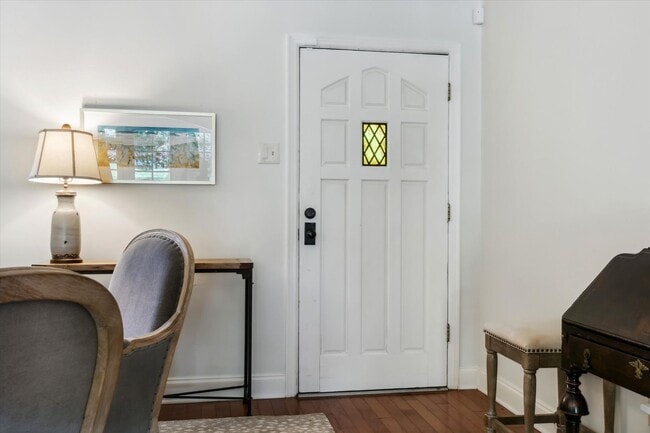 Building Photo - 5 bedroom 3 bathroom with over 3,500 square feet in East Memphis near Walnut Grove and Perkins