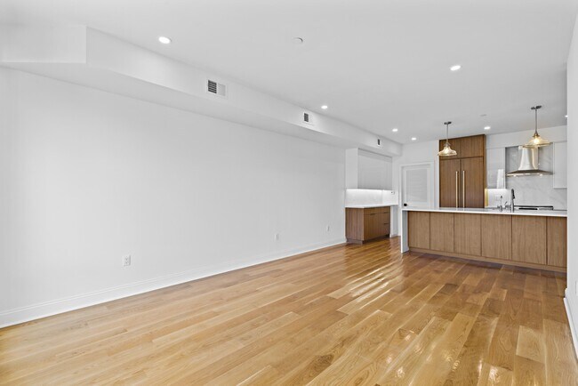 Building Photo - 318 4th St