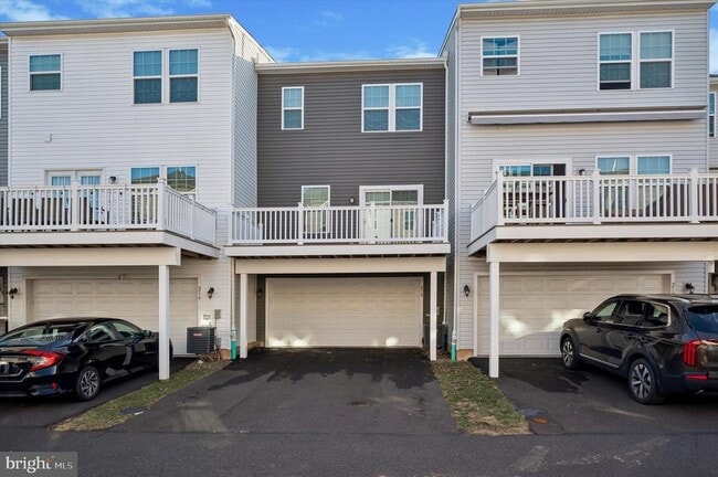 Building Photo - 214 Bamboo Dr