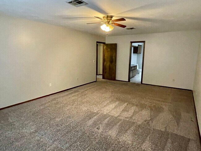 Building Photo - Oversized Three Bedroom Near Lake Hefner!!