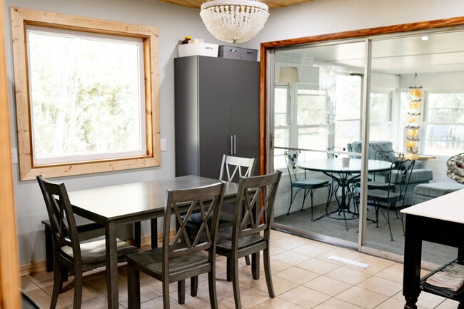 Building Photo - 105 21st Ave