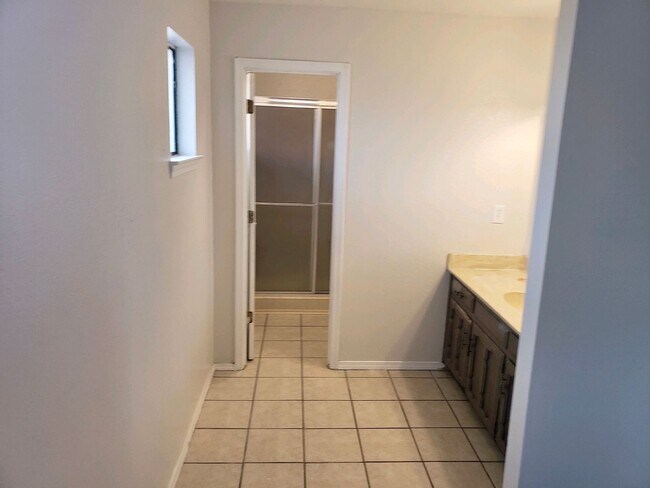 Building Photo - Spacious three-bedroom home for rent!