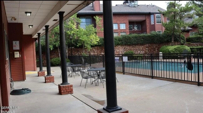 Building Photo - 31 Stratford Hall Cir