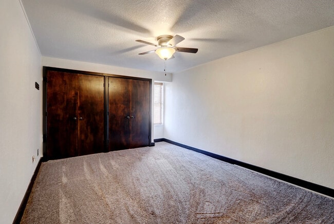 Building Photo - West Plaza Resort-Style  Living