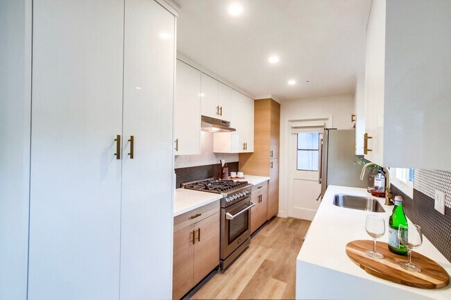Interior Photo - The Leland I