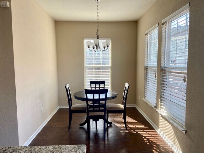 Building Photo - 4BD/3.5BA Gorgeous End Unit Townhouse with...