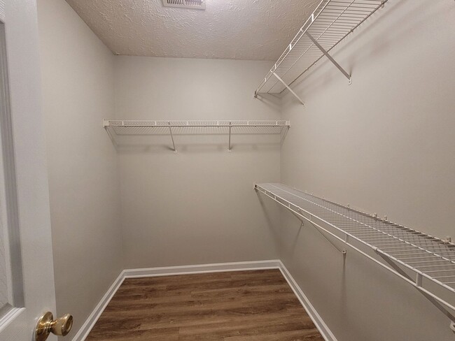 Building Photo - LVP floors, Large Yard!  3 BRM, 2 BHs, Double Garage!