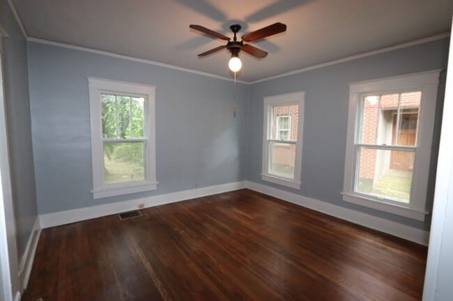 Building Photo - CENTRAL GARDENS BUNGALOW