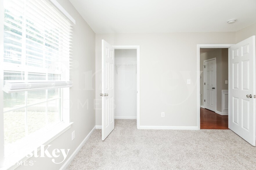 Building Photo - 483 Baywood Way