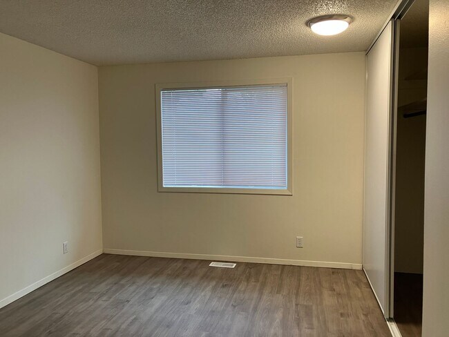 Building Photo - Remodeled Two Bedroom Duplex in North Sale...