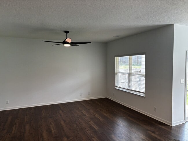 Building Photo - 2732 Minuteman Ln