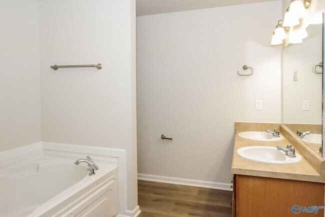 Building Photo - 119 Belle Haven Dr