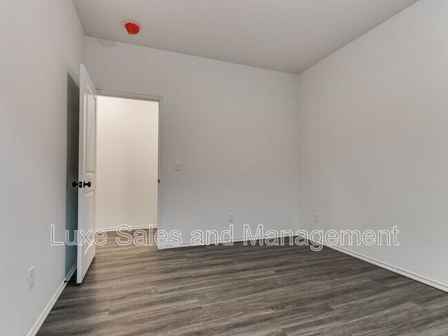 Building Photo - 8012 NW 110th Dr