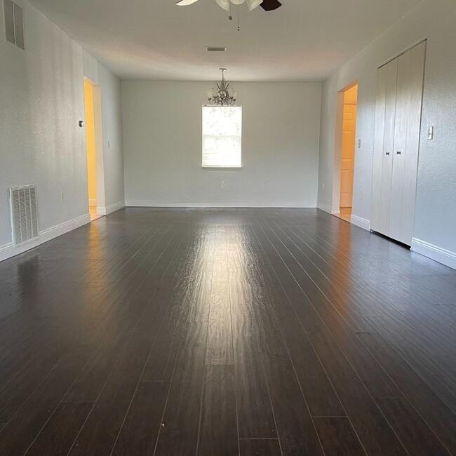 Building Photo - 2B/2.5 Condo in Longwood - Wood floors, great views, large balcony