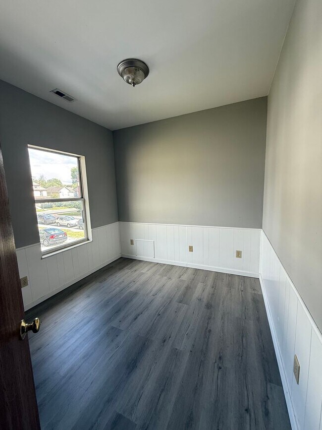 Building Photo - OSU North Campus 5 bedroom 2 bath apartment