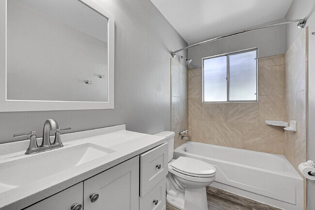 Building Photo - $2,295 - 4 Bed, 2 Bath Home in CO Springs ...