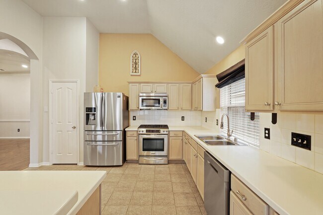 Building Photo - 18303 Heathridge Ln