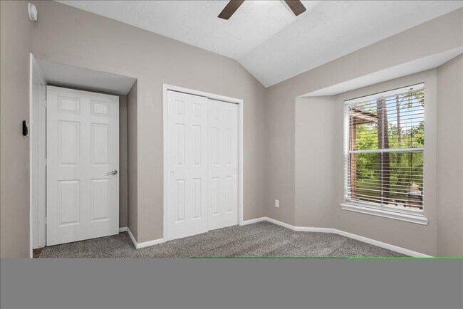 Building Photo - 8051 Bay Branch Dr
