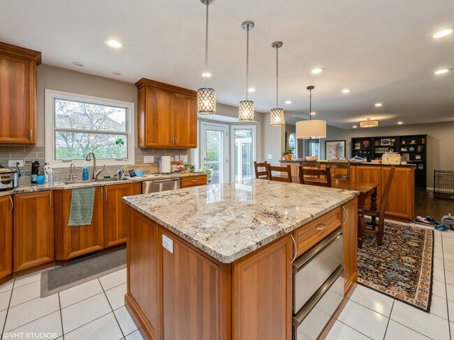 Building Photo - 445 Blue Ash Dr