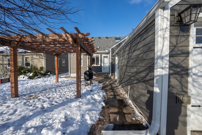 Building Photo - 4249 18th Ave S