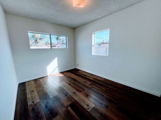 Building Photo - 4 Bedroom Home 2 Car Garage with Fenced Yard and Extra Parking