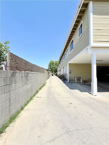 Building Photo - 3250 Andrita St