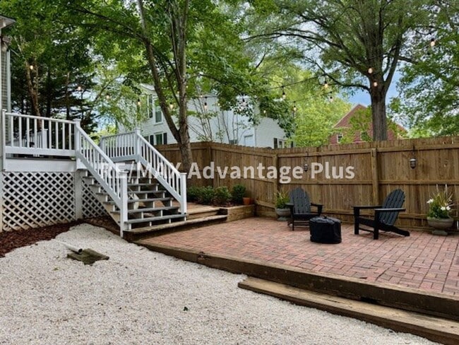 Building Photo - Spacious home located in The Avenues