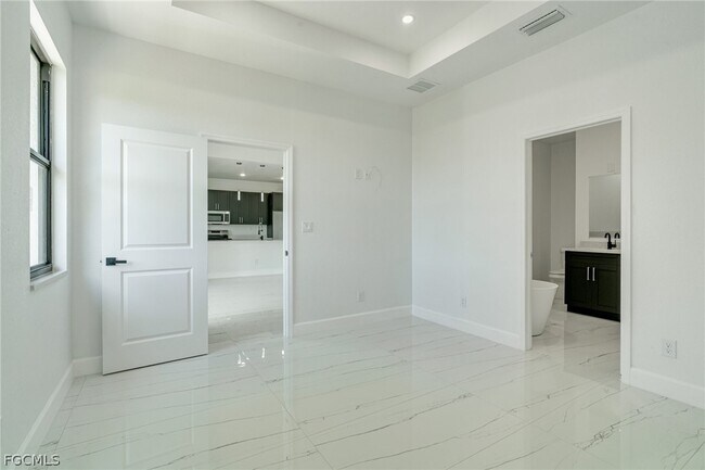 Building Photo - 4725-4727-4727 27th St SW