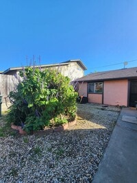 Building Photo - 2 Bed, 1 Bath in Oceano- Water and Trash Included!