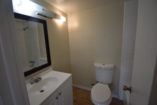 Building Photo - 2 Bed/2 Bath, 2nd Floor Condo at Marbeya C...