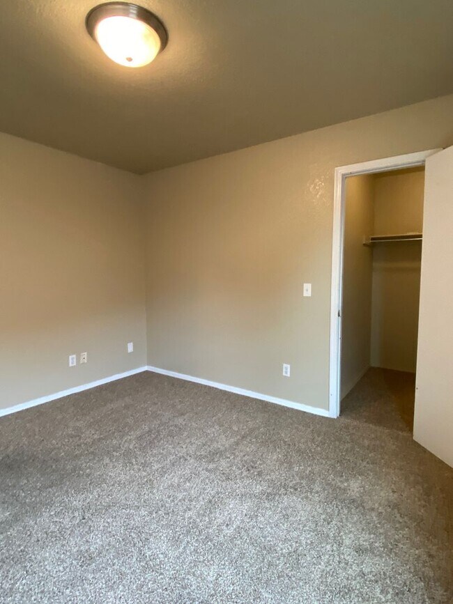 Building Photo - 3 Bedroom in Jenks School district!!