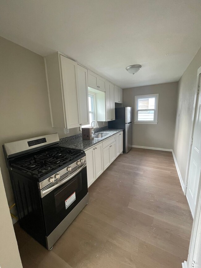 Building Photo - 2 Bedroom 1 Bath Home For Rent