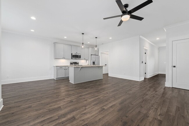 Building Photo - Lee Street B3