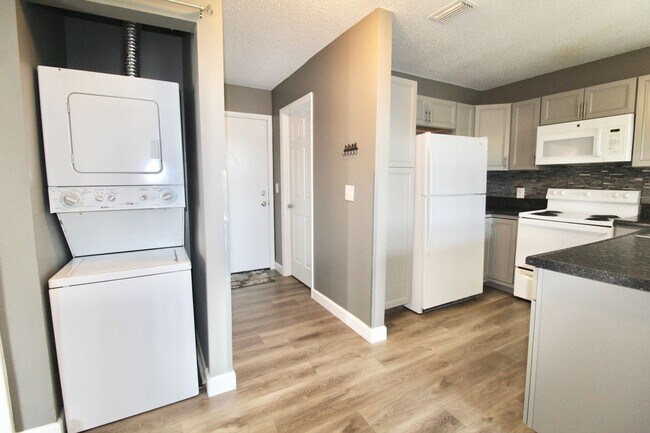 Building Photo - 1348 Hunters Rd