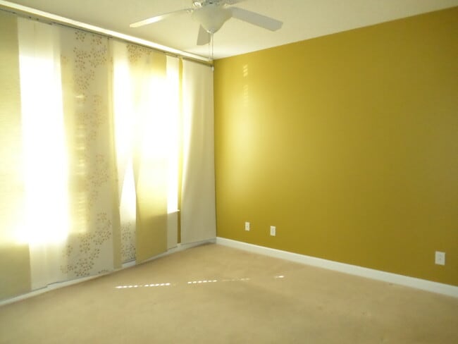 Building Photo - 400 Conley Dr