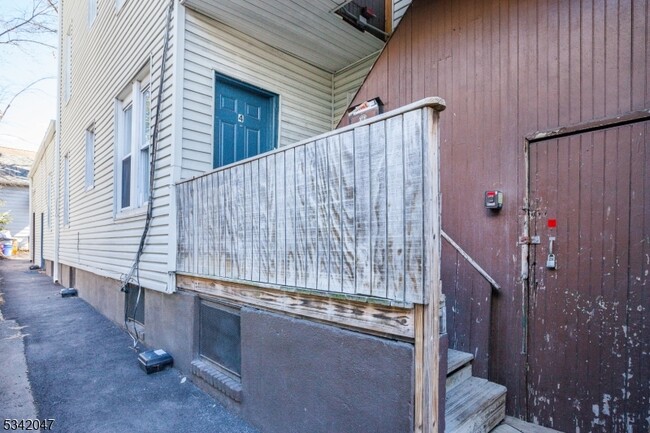 Building Photo - 108 Hilton Ave