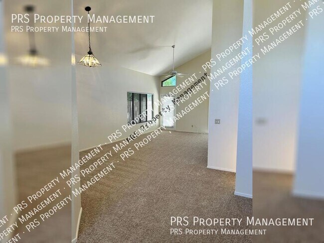 Building Photo - 2363 W Comstock Dr