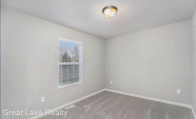 Building Photo - 4 br, 2.5 bath House - 651 East North Street