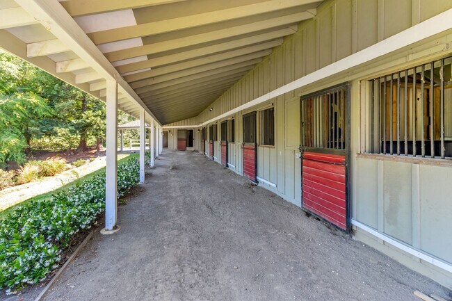 Building Photo - Welcome to Refined Country Living in Los G...