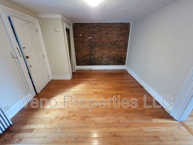 Building Photo - 16 2nd St