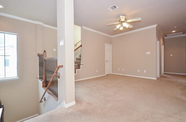 Building Photo - 3042 Royal Oaks Crest