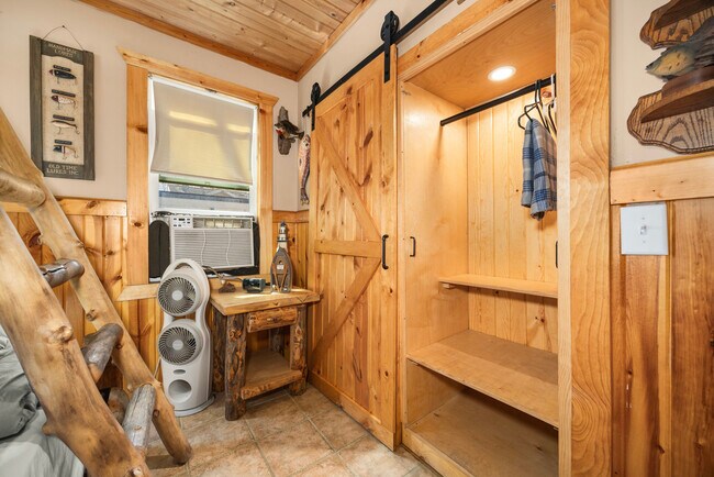 Building Photo - 3341 E 2059th Rd