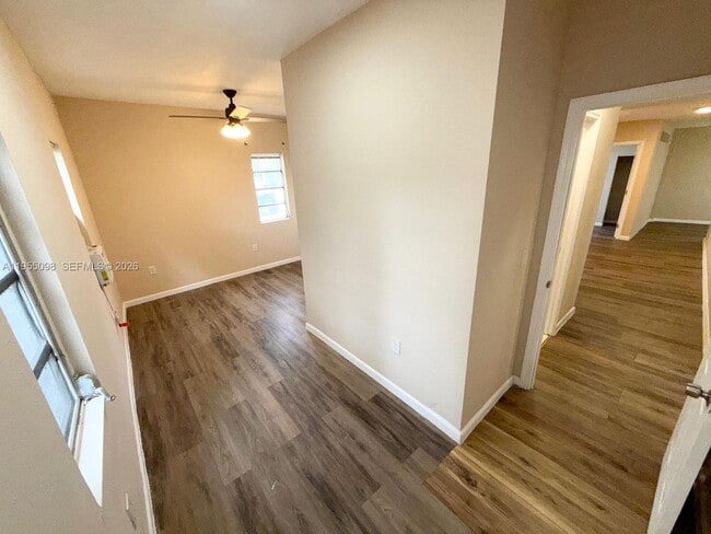 Building Photo - 1340 Peri St