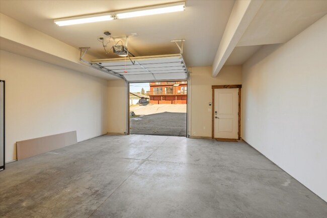 Building Photo - 669 Commerce St