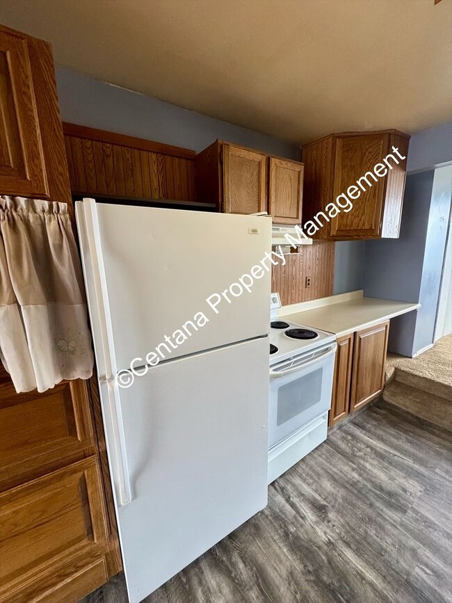 Building Photo - Pet friendly 2 bedroom house with a large lawn!