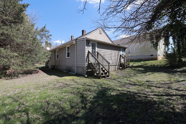 Building Photo - *MOVE IN SPECIAL*-Charming & Fully Updated...
